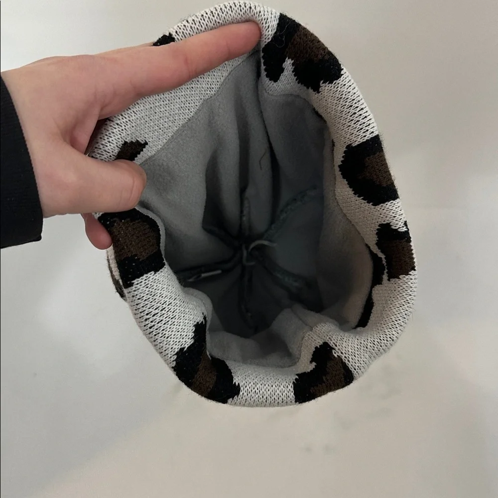 NWOT Panache Women's Animal Print Beanie with Black Pom-Pom and Fleece Inside - Picture 3 of 4